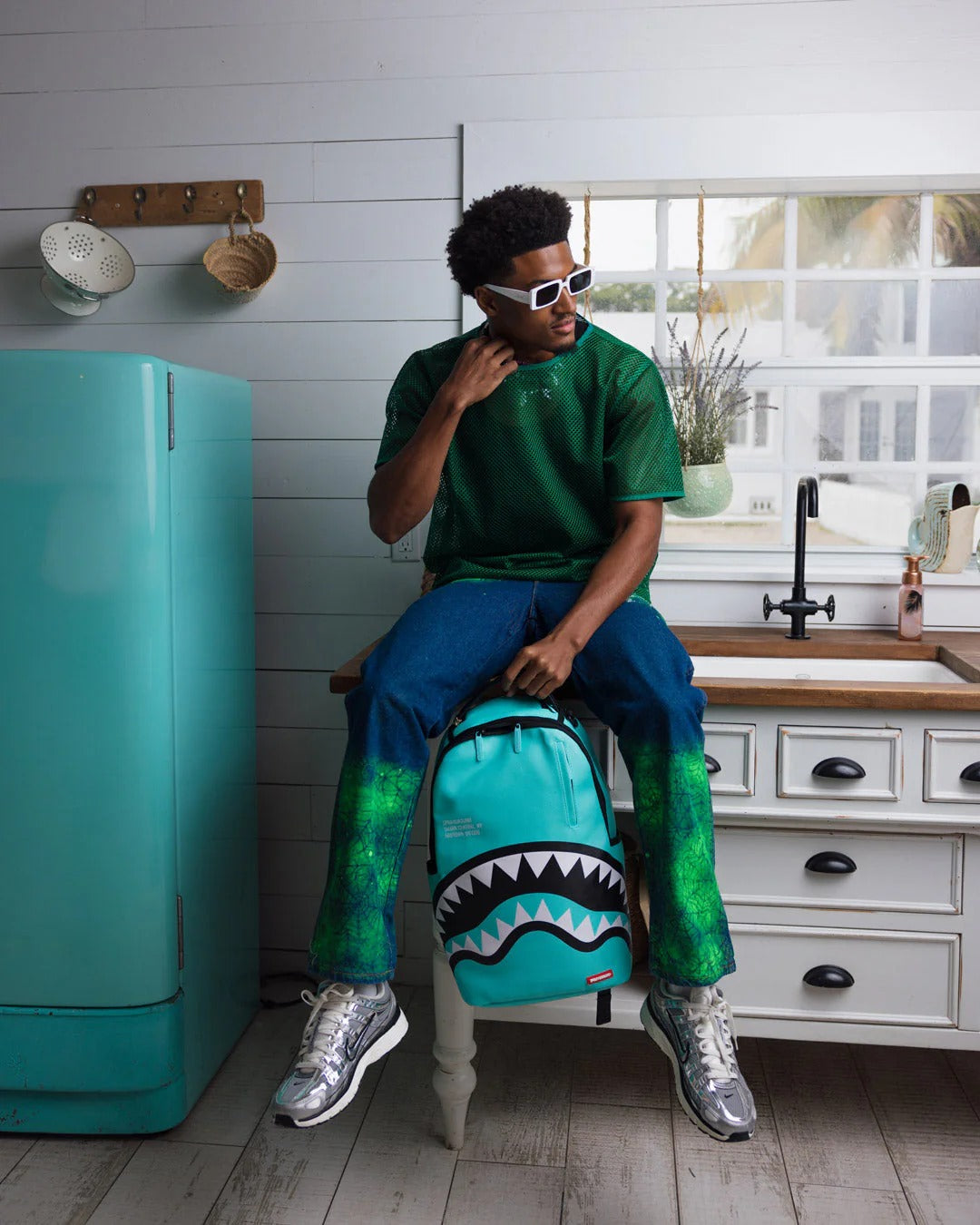 Sprayground SHARK CENTRAL AQUA DLXSV BACKPACK display picture 2