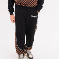 CHECKERED CONTRAST OVER PANTS