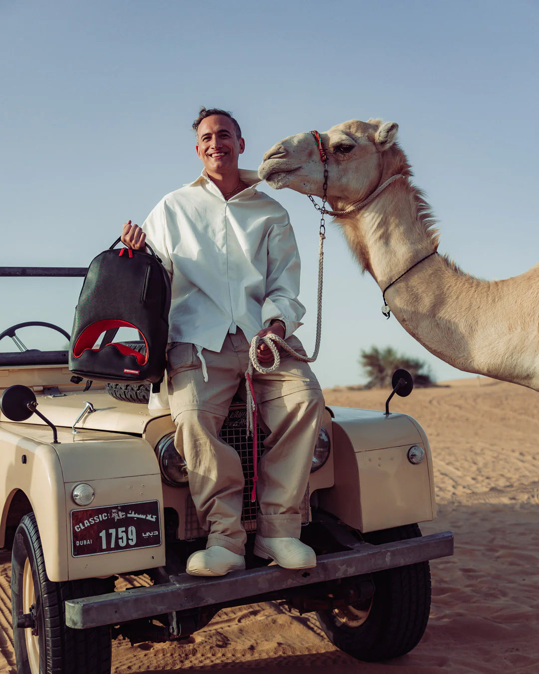 SHARK SHAPE THRU BACKPACK