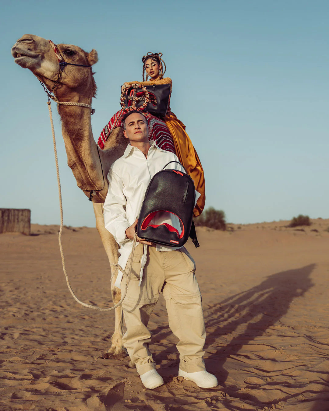 SHARK SHAPE THRU BACKPACK