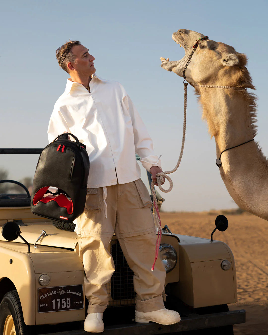 SHARK SHAPE THRU BACKPACK