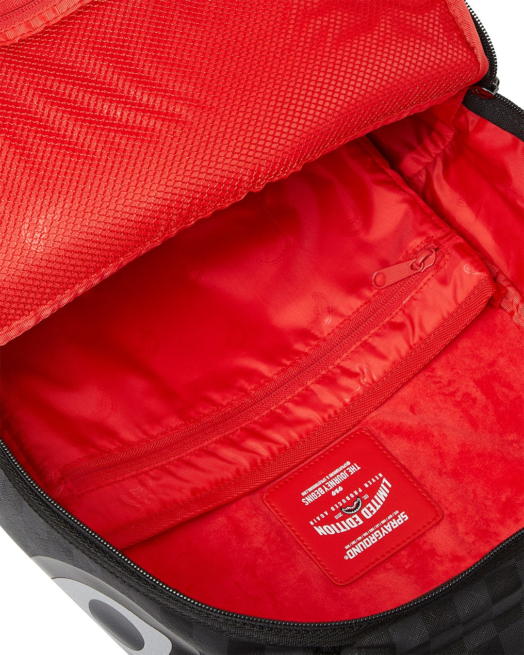 【SPRAYGROUND】LIGHTS OUT SHARKS IN PARIS バックパック LIGHTS OUT SHARKS IN PARIS BACKPACK – SPRAYGROUND®
