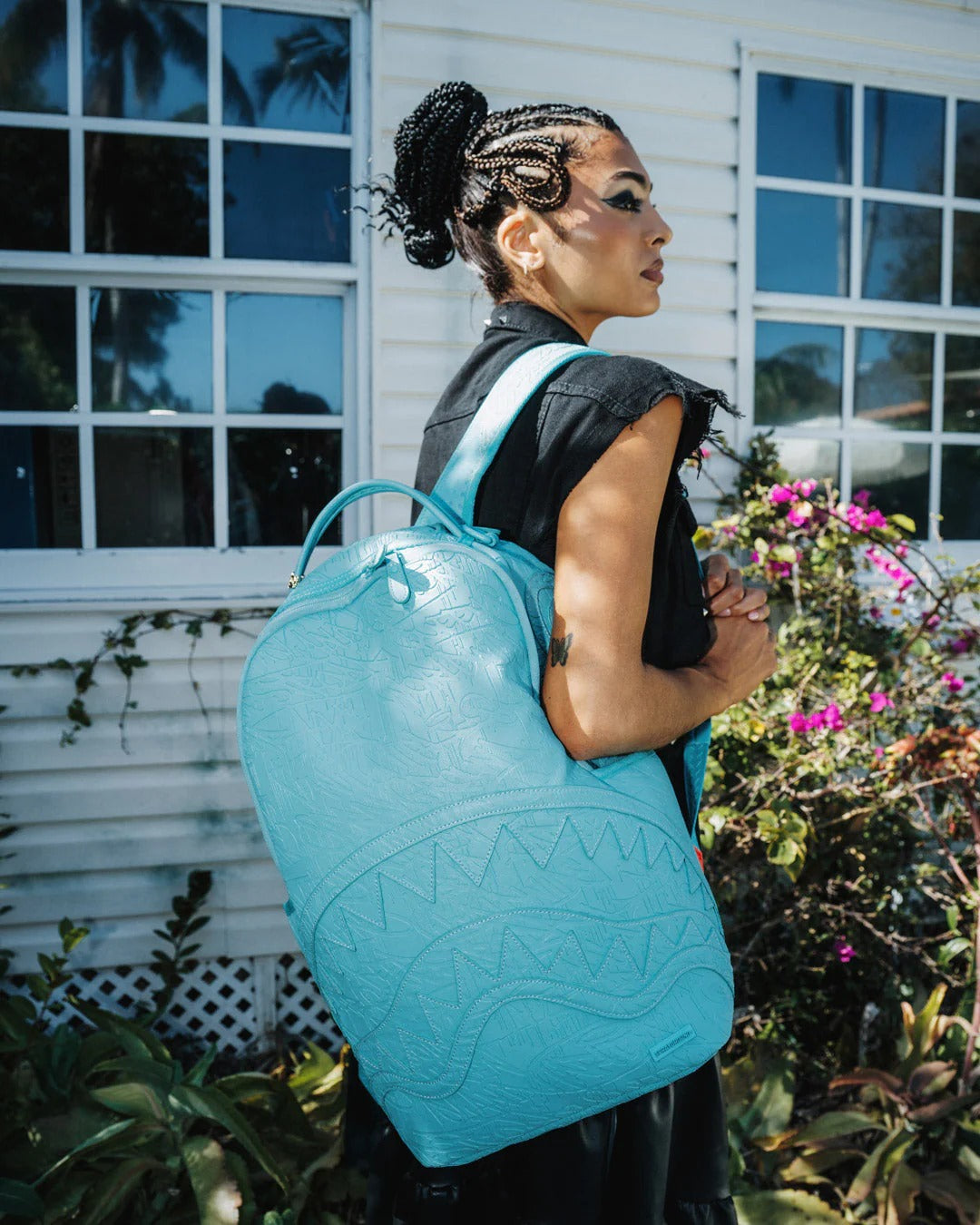 AQUA EMBOSSED GRAFFITI