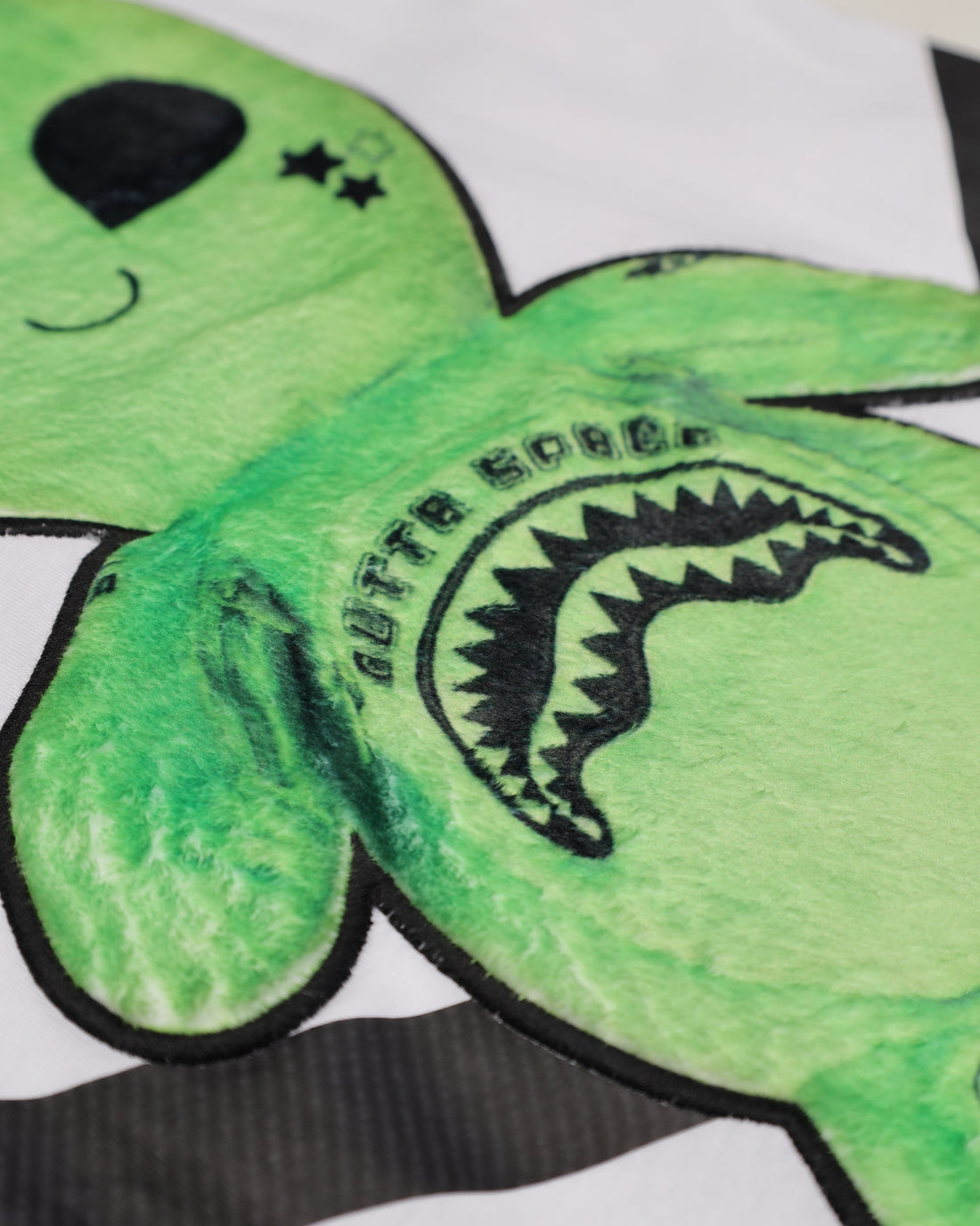ALIEN PLUSH BACKPACK T-SHIRT