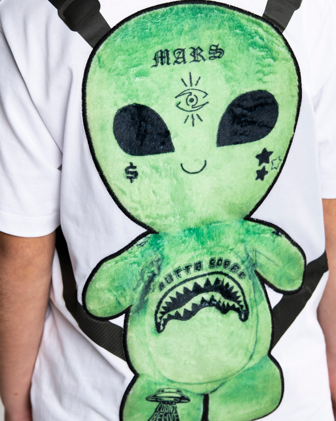 ALIEN PLUSH BACKPACK T-SHIRT