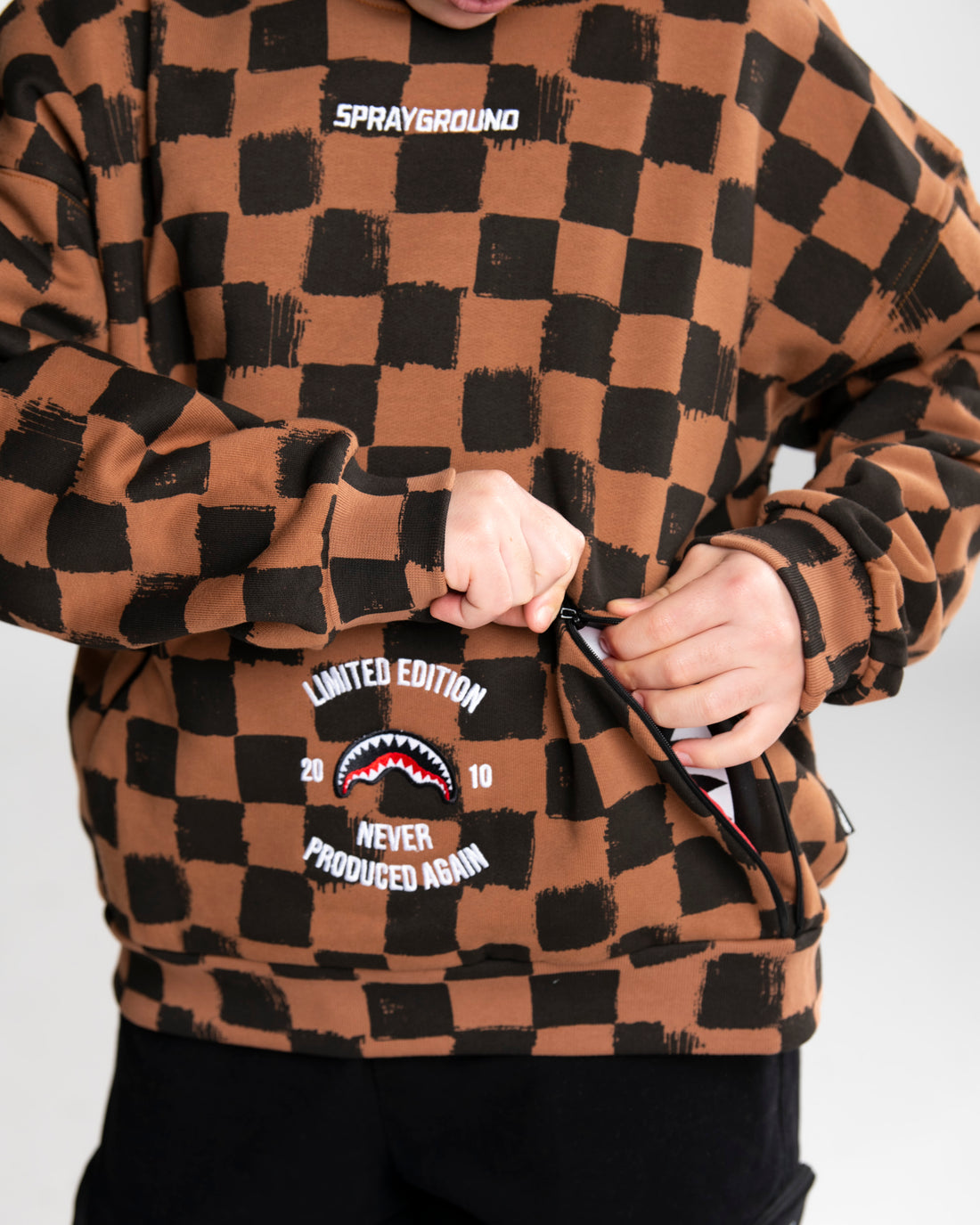 SPECIAL POCKET CREWNECK