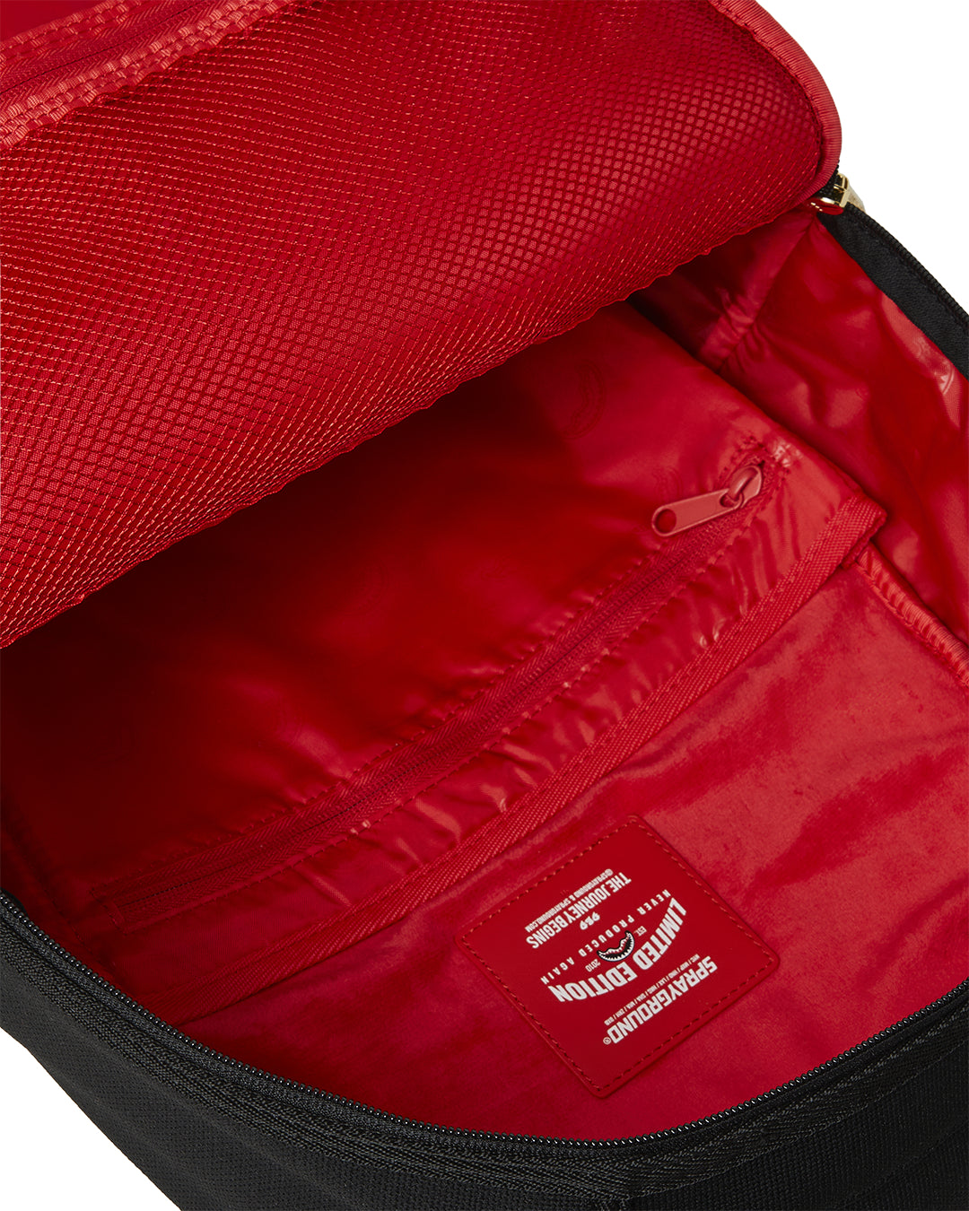 SHARK CENTRAL KNIT BACKPACK