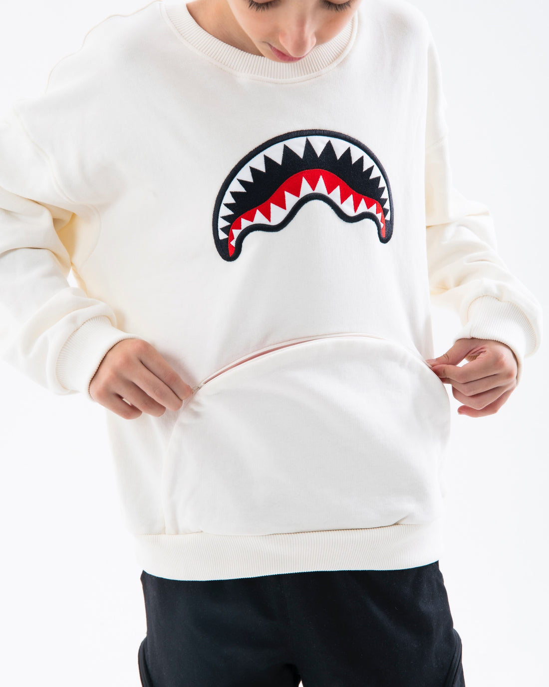 BEAR IN THE POCKET IVORY OVER CREWNECK