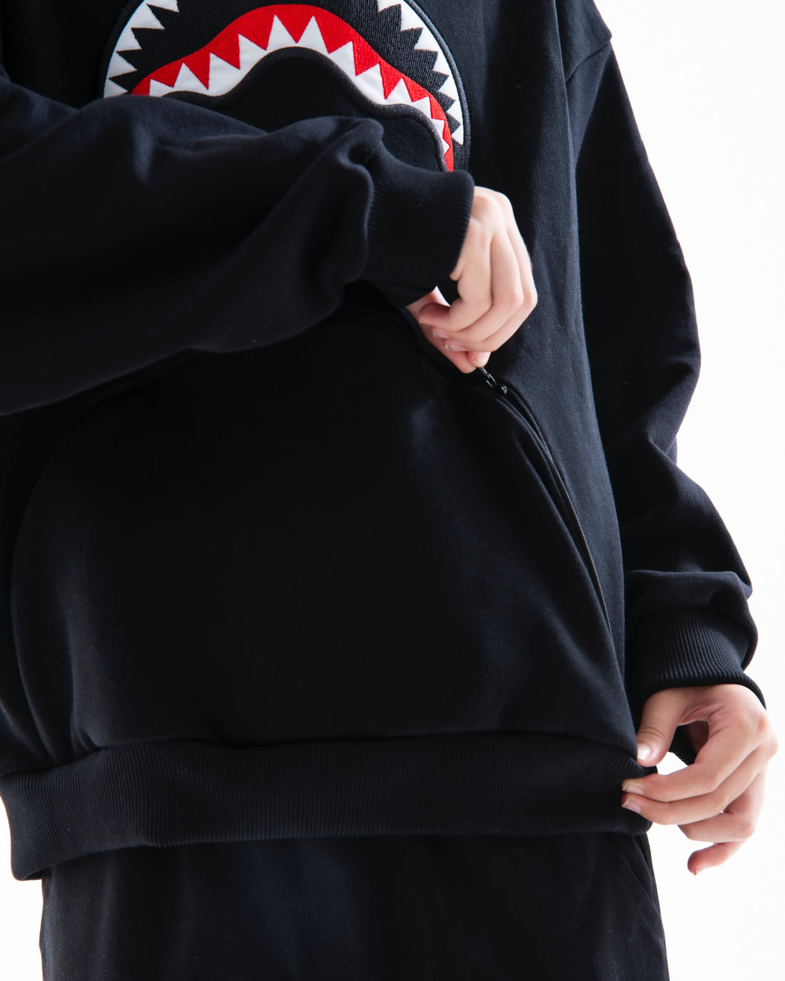 BEAR IN THE POCKET BLACK OVER HOODIE