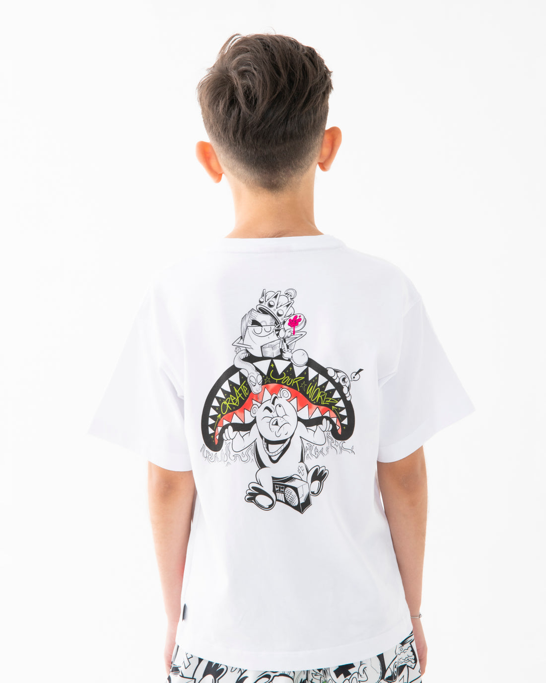 CREATE YOUR WORLO OVER T-SHIRT