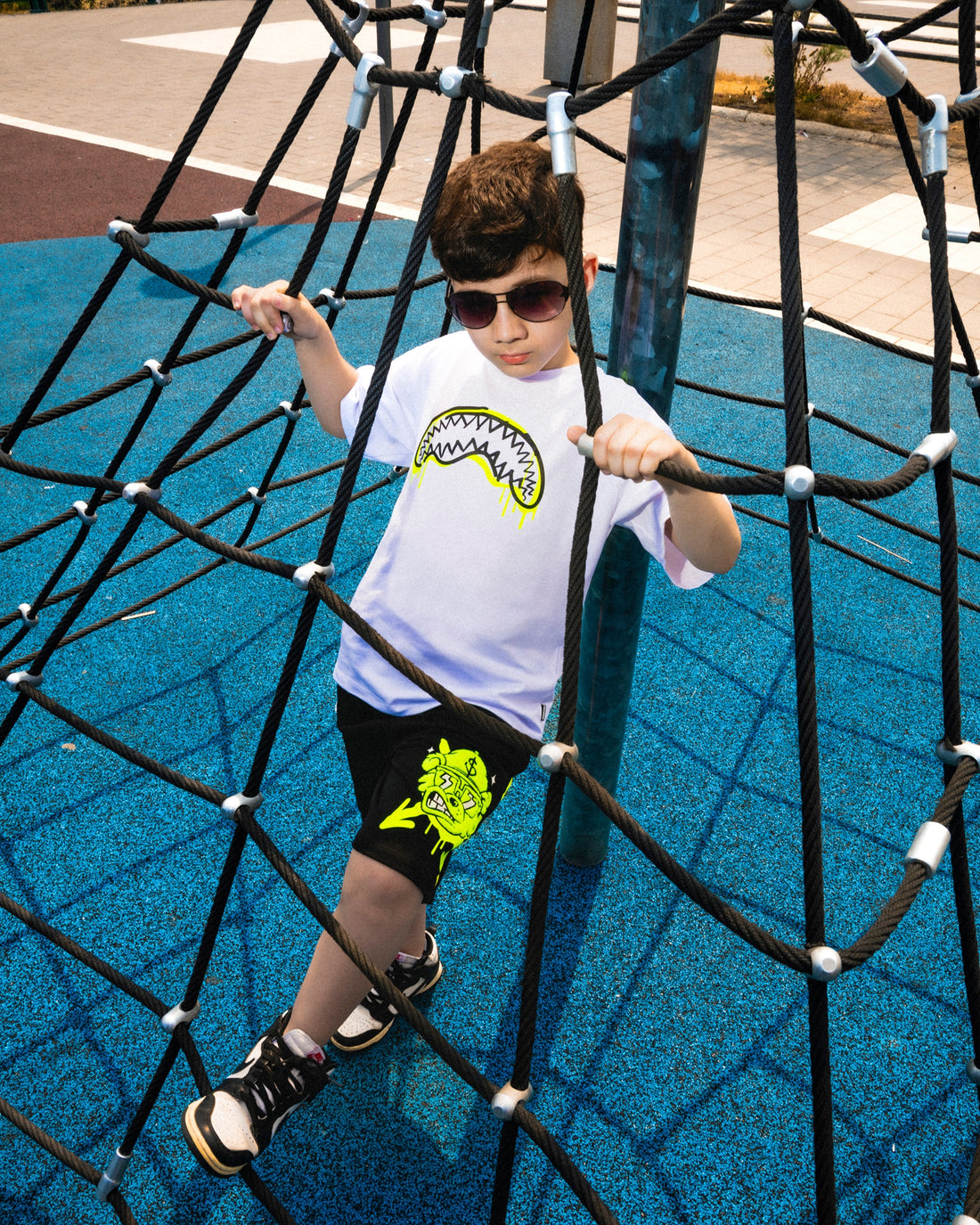 GRAFFITI BEAR OVER T-SHIRT WHT