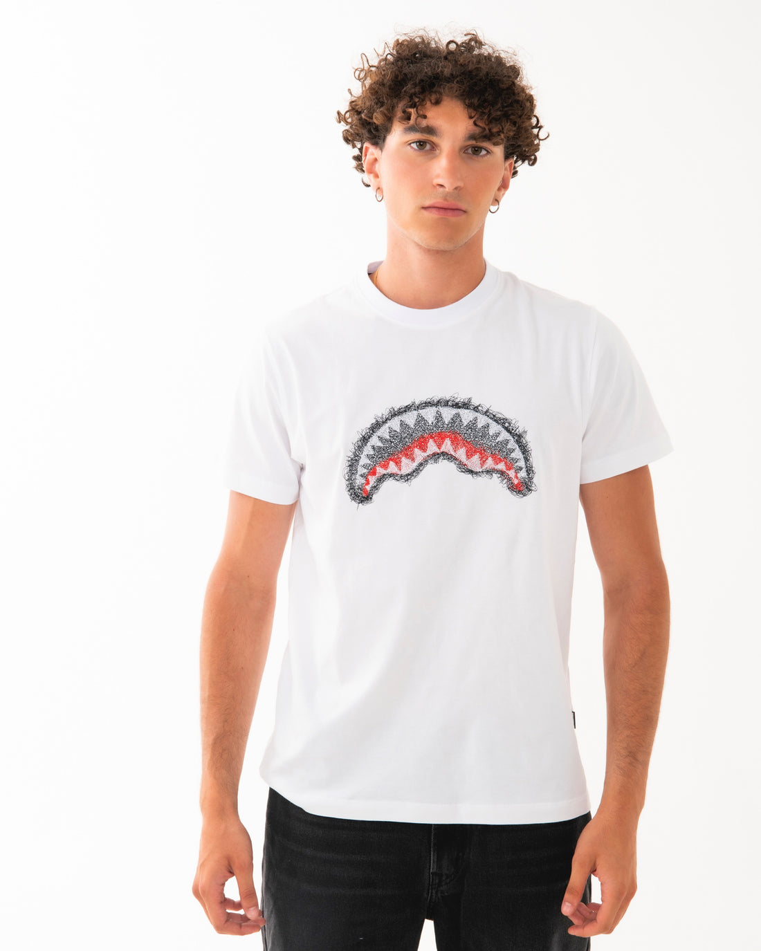 SCRIBBLE EMBROIDERY SHARK REG T-SHIRT WHT