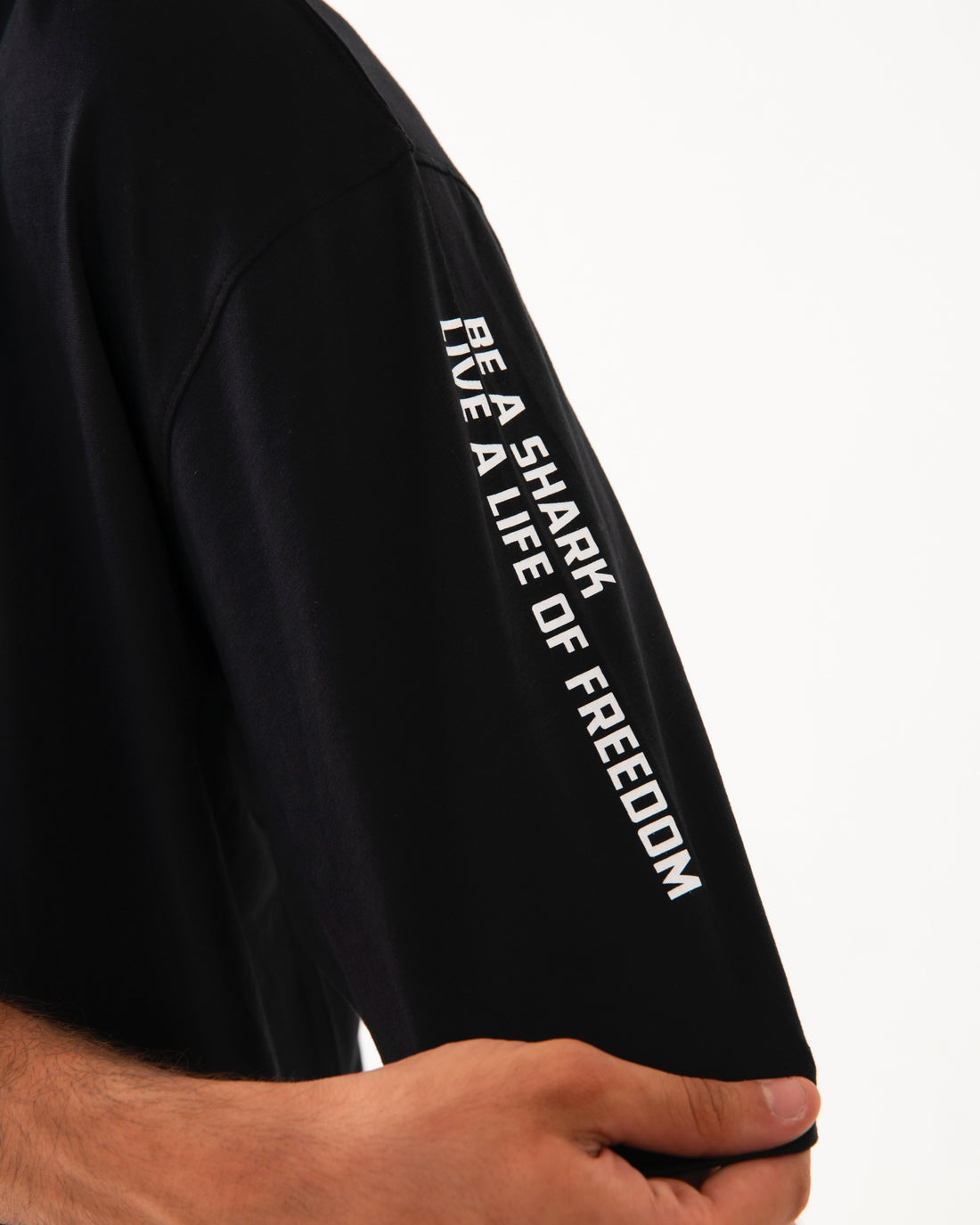 BE A SHARK BOXY T-SHIRT  BLK