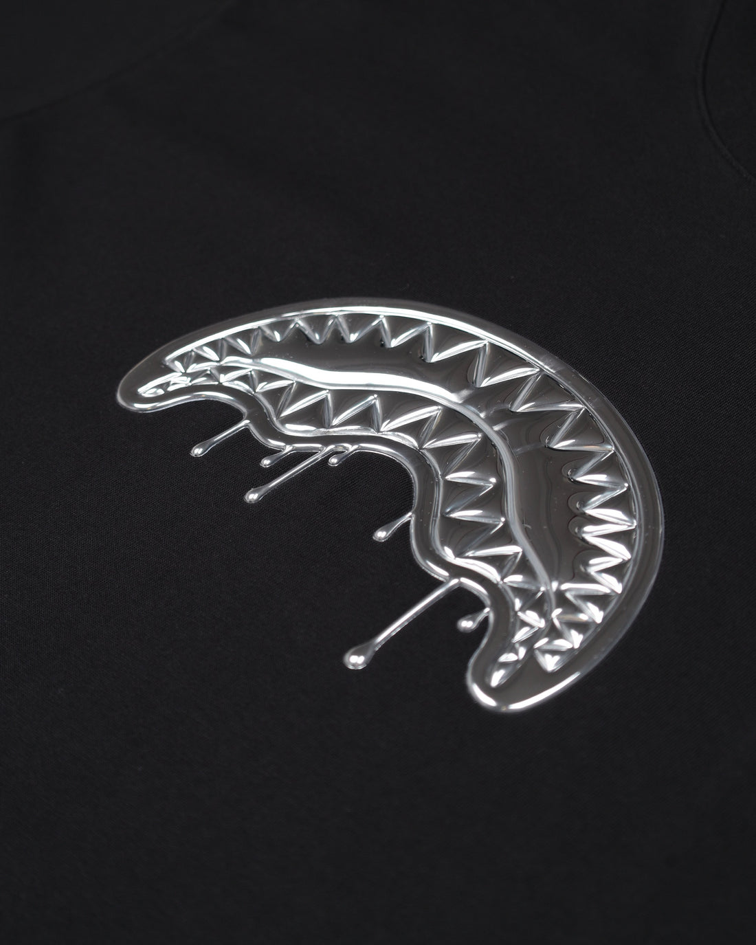 MELTED IRON NEW REGULAR T-SHIRT BLK