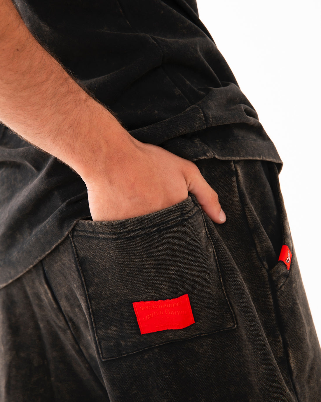 STONE WASHED MELTED SHARK SHORTS BLK