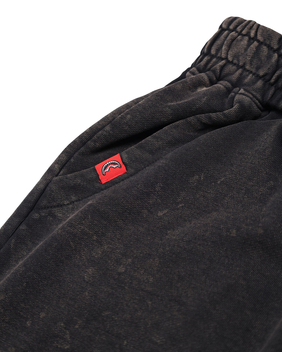 STONE WASHED MELTED SHARK SHORTS BLK