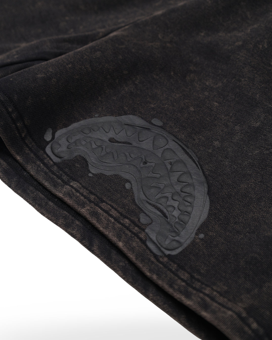 STONE WASHED MELTED SHARK SHORTS BLK