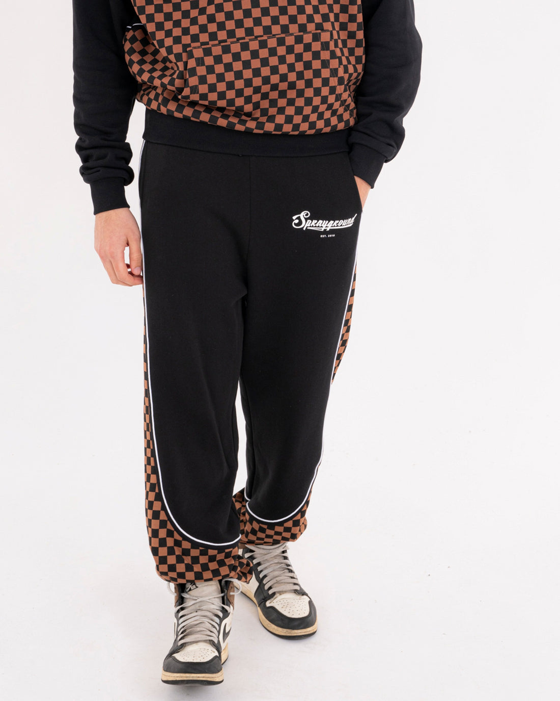 CHECKERED CONTRAST OVER PANTS