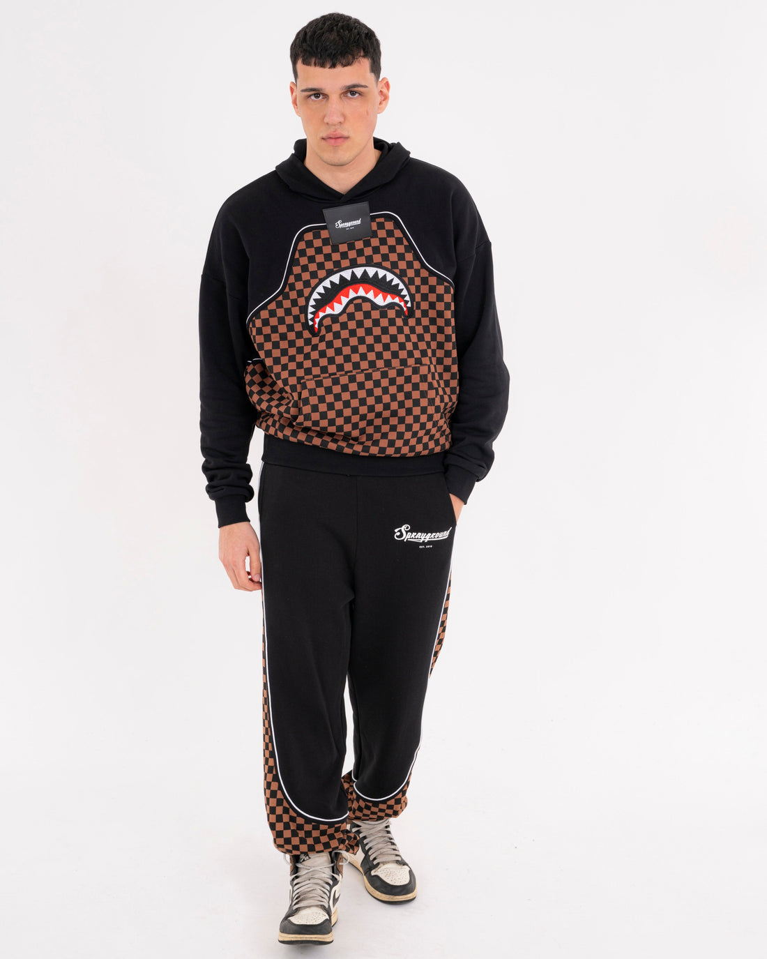 CHECKERED CONTRAST OVER PANTS