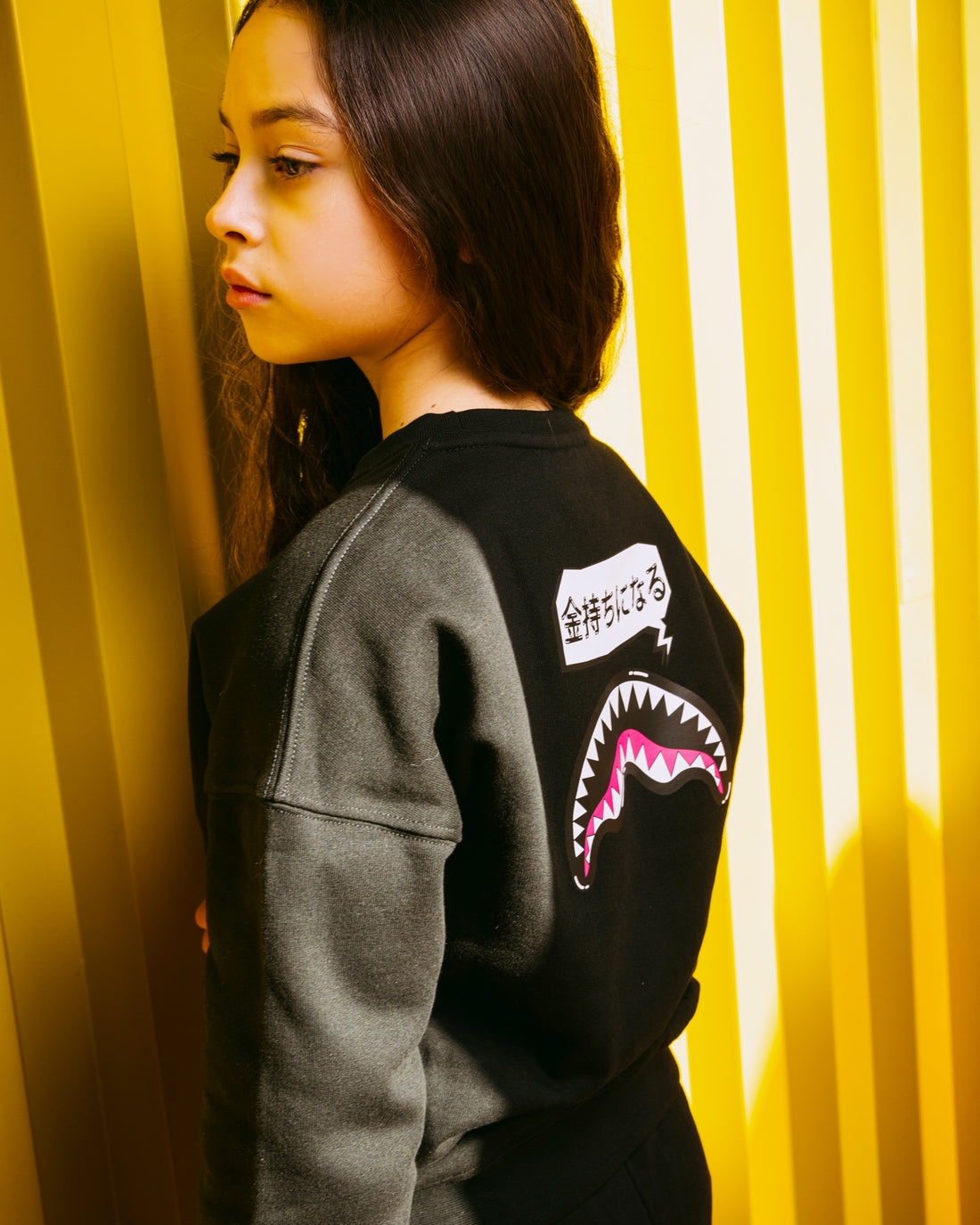 SHARK IN JAPAN OVER CREWNECK BLACK