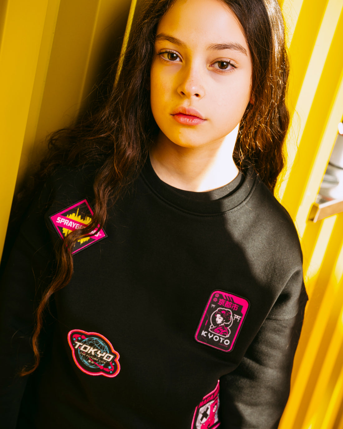 SHARK IN JAPAN OVER CREWNECK BLACK