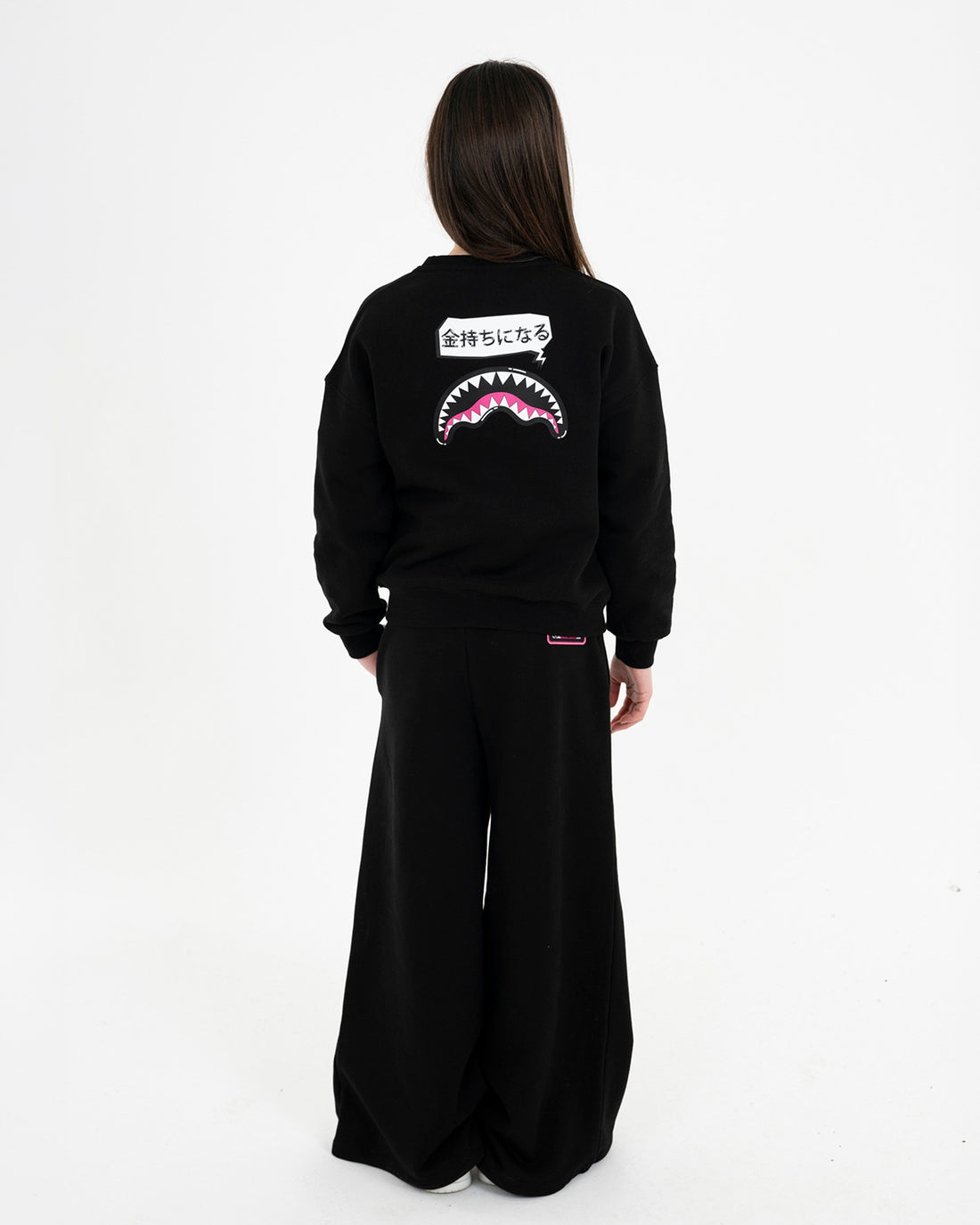SHARK IN JAPAN OVER CREWNECK BLACK
