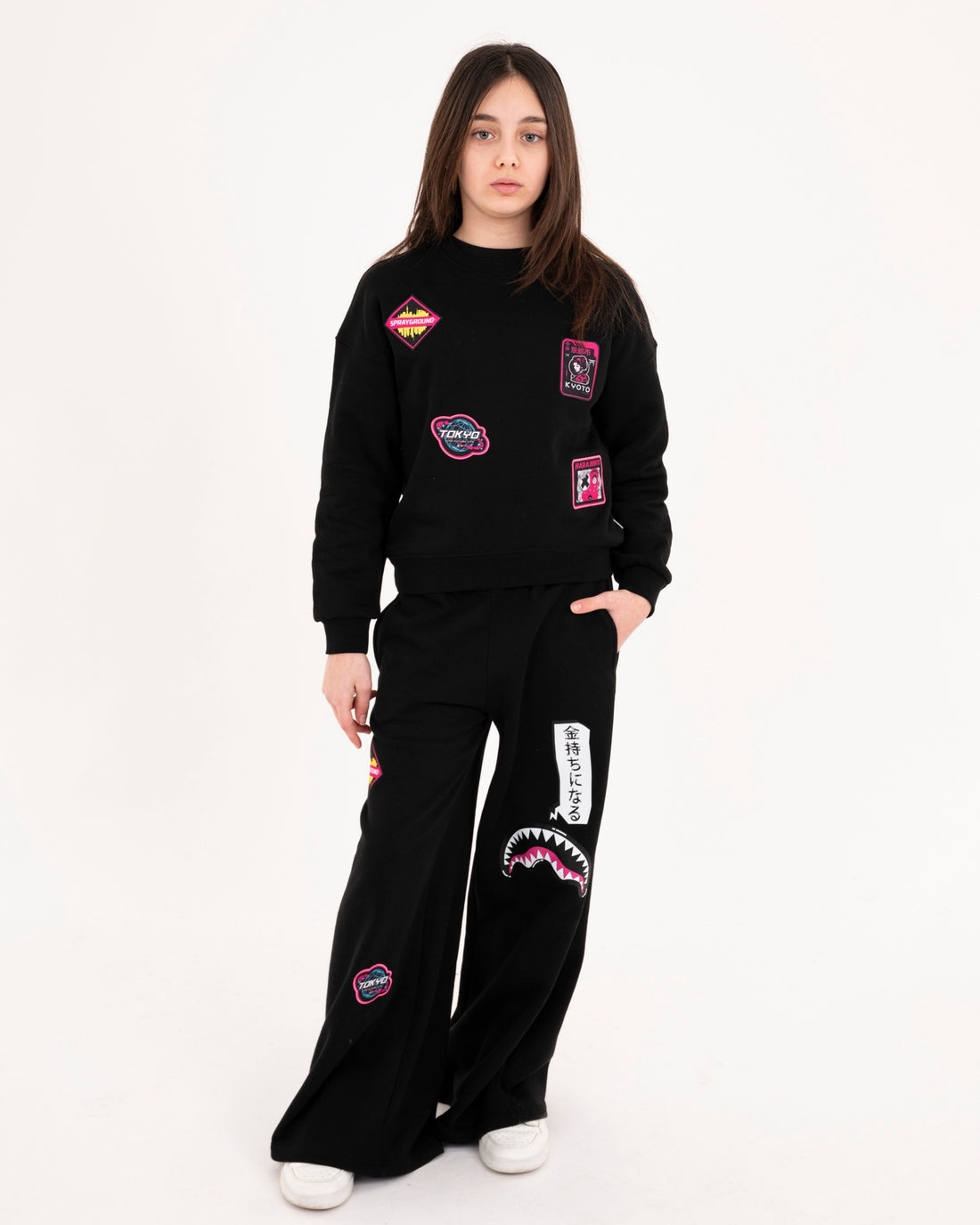 SHARK IN JAPAN OVER CREWNECK BLACK