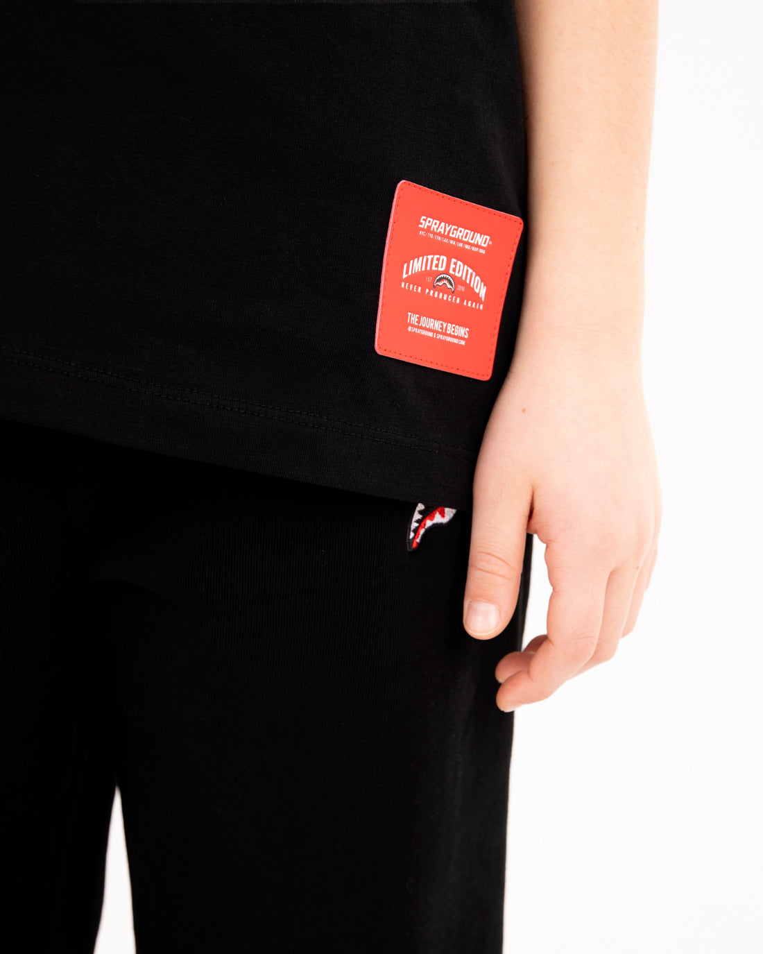 SHARK SHORT OVER T-SHIRT BLACK