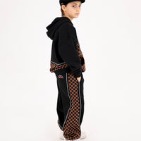 CHECKERED CONTRAST OVER PANTS