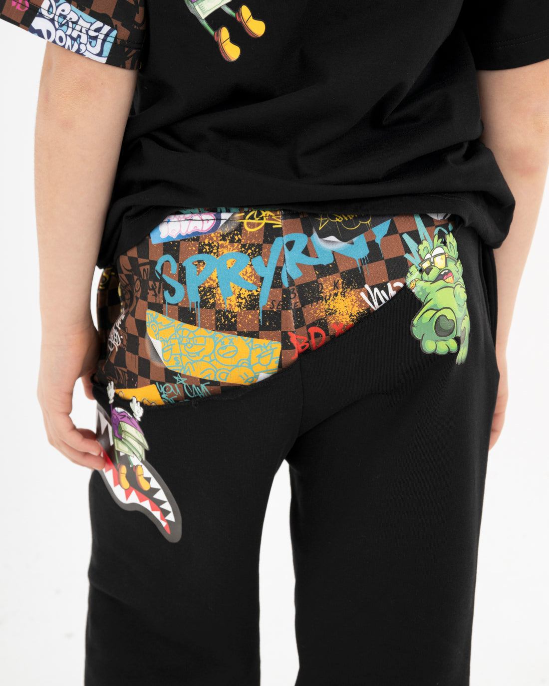 HANG IN THERE GRAFFITI BAGGY PANTS