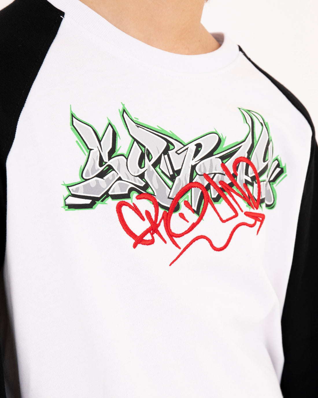 IN THE WALL RAGLAN LONG T-SHIRT W BLK