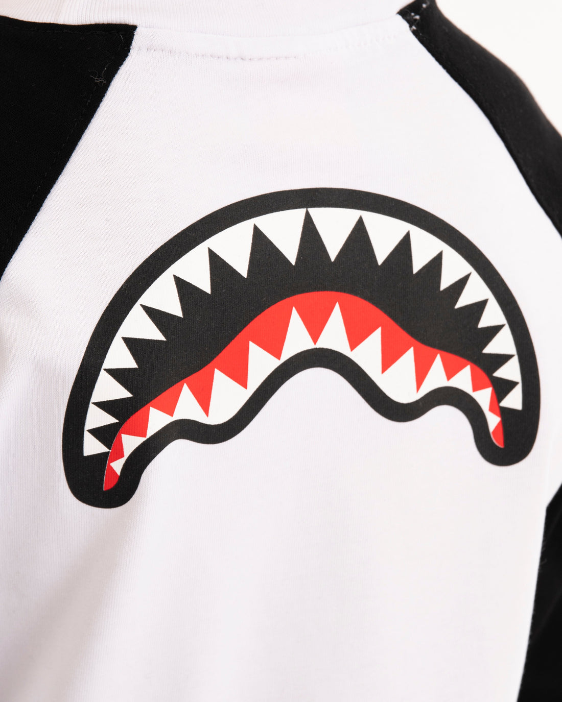IN THE WALL RAGLAN LONG T-SHIRT W BLK