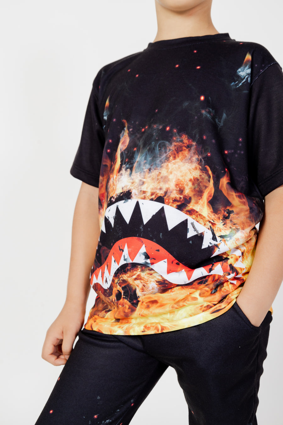 Youth - Sprayground T-shirt SHARK ON FIRE T-SHIRT J Black