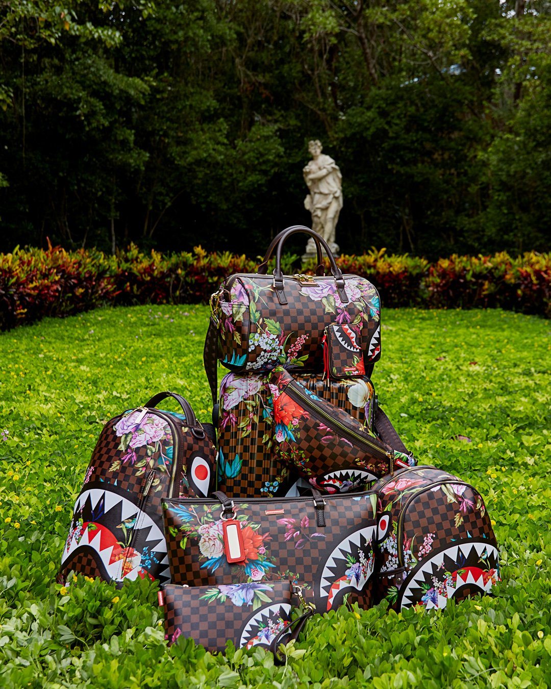 Borsa Sprayground GARDEN OF SHARKS MINI DUFFLE Marrone